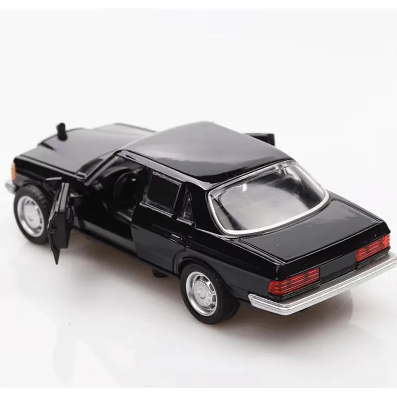 1/36 E-Class W123 Classical Car Retro Autos Pull Back Function Model 2 Doors Opened Simulation Kids Toys with Original Box